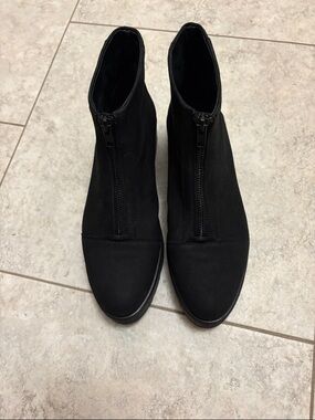 Wittner Front-Zip Black Ankle Boots